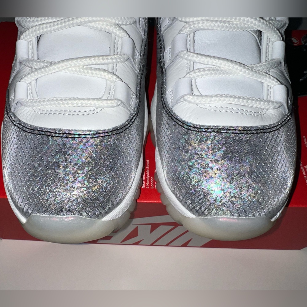 Air Jordan 11 Low Year of the Snake - Picture 9 of 11